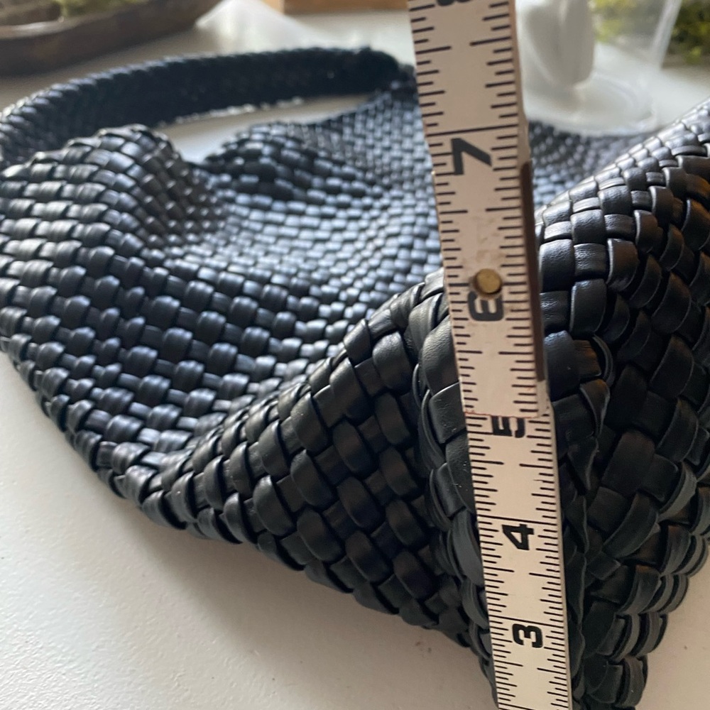 Vegan leather handbag with pouch from Nordstrom - Picture 7 of 13
